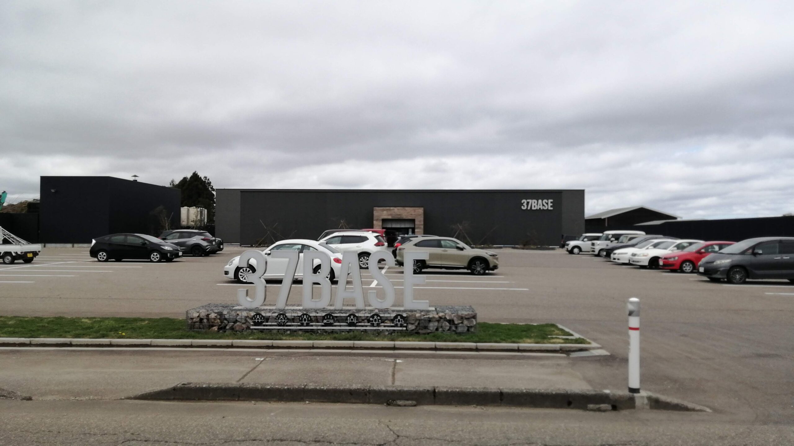 37BASE外観